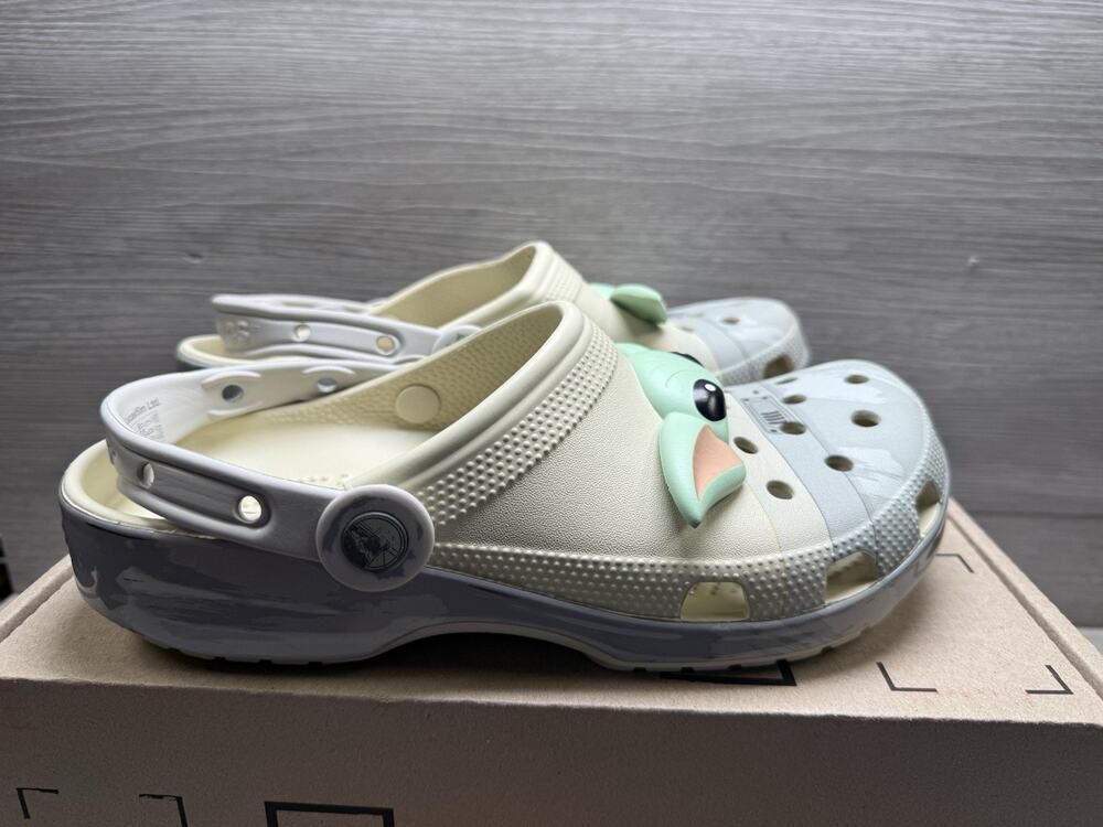 Crocs Classic Clog Star Wars Grogu Men Size 9 / Wmn 11 (UK8/EU42-43) 209482-2Y2
